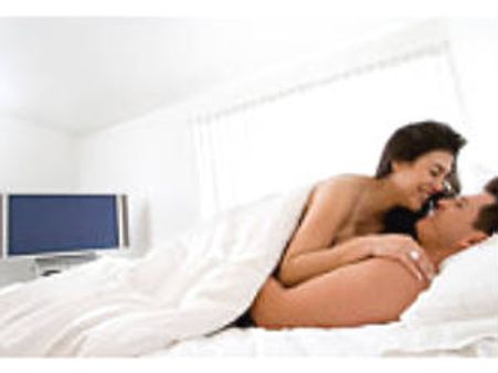 న్యూడిటీతో రెచ్చగొడితే నిగ్రహించుకోవాలి