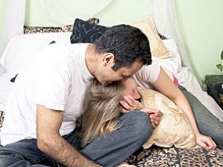 తేలికగా రేకులు ఊడే గులాబి కాదు...ముళ్ళకంపే! 