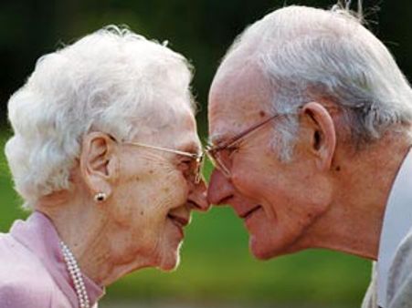 ఎవర్ గ్రీన్ అంటే వయసు పైబడ్డవారే...!