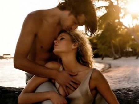 అందాలు ఆరబోస్తే... !