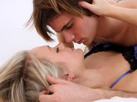 పడకలో మరింతకోరే మహిళ!