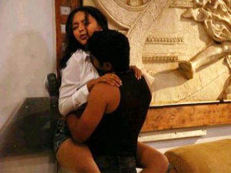 దుర్మార్గుడు...కళ్ళు ఎప్పుడూ చళ్ళ పైనే!  