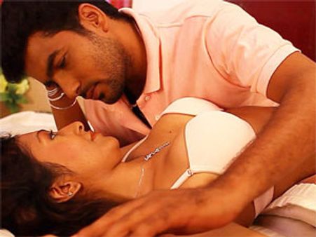 చాక్లెట్ మూడ్ తో జాకెట్ ఫట్....!