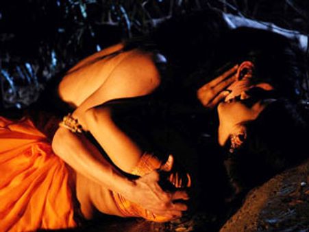 మగతనం రేగితే? ఆడతనం అణిగింది...?