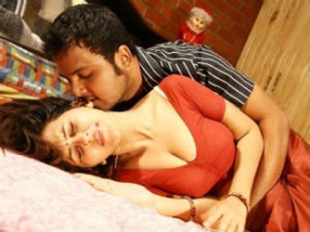 మహిళకు ఫోర్ ప్లే టాప్....రతిక్రీడ బోనస్! 