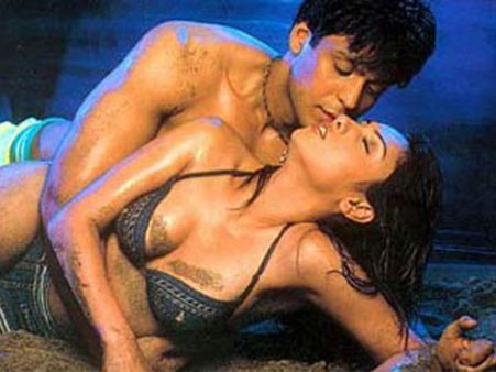  హనీమూన్ లో జంటలు మరువకూడని 5 వస్తువులు?