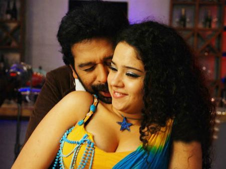 పుత్తడి బొమ్మతో ...చిత్తడి చేష్టలు....!  