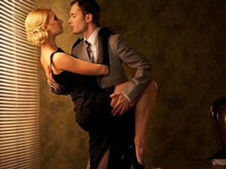 దంపతులిద్దరూ ఉద్యోగులైతే లైంగిక క్రీడ ఇలా...