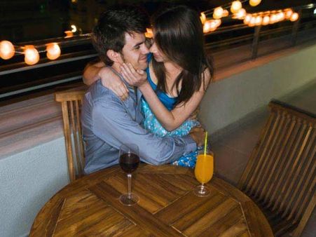 సెక్స్: ఆటపటిస్తూ ఆమెను పడేయడం..?