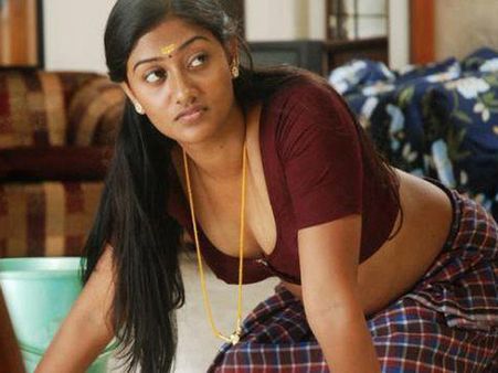 ఆడాళ్లలో కట్టలు తెగే కామకేళీ వయస్సేది?