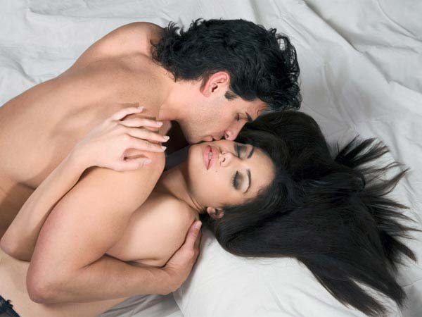 ఇలా ఆమెను రెచ్చగొట్టి రెచ్చిపొండి (పిక్చర్స్)